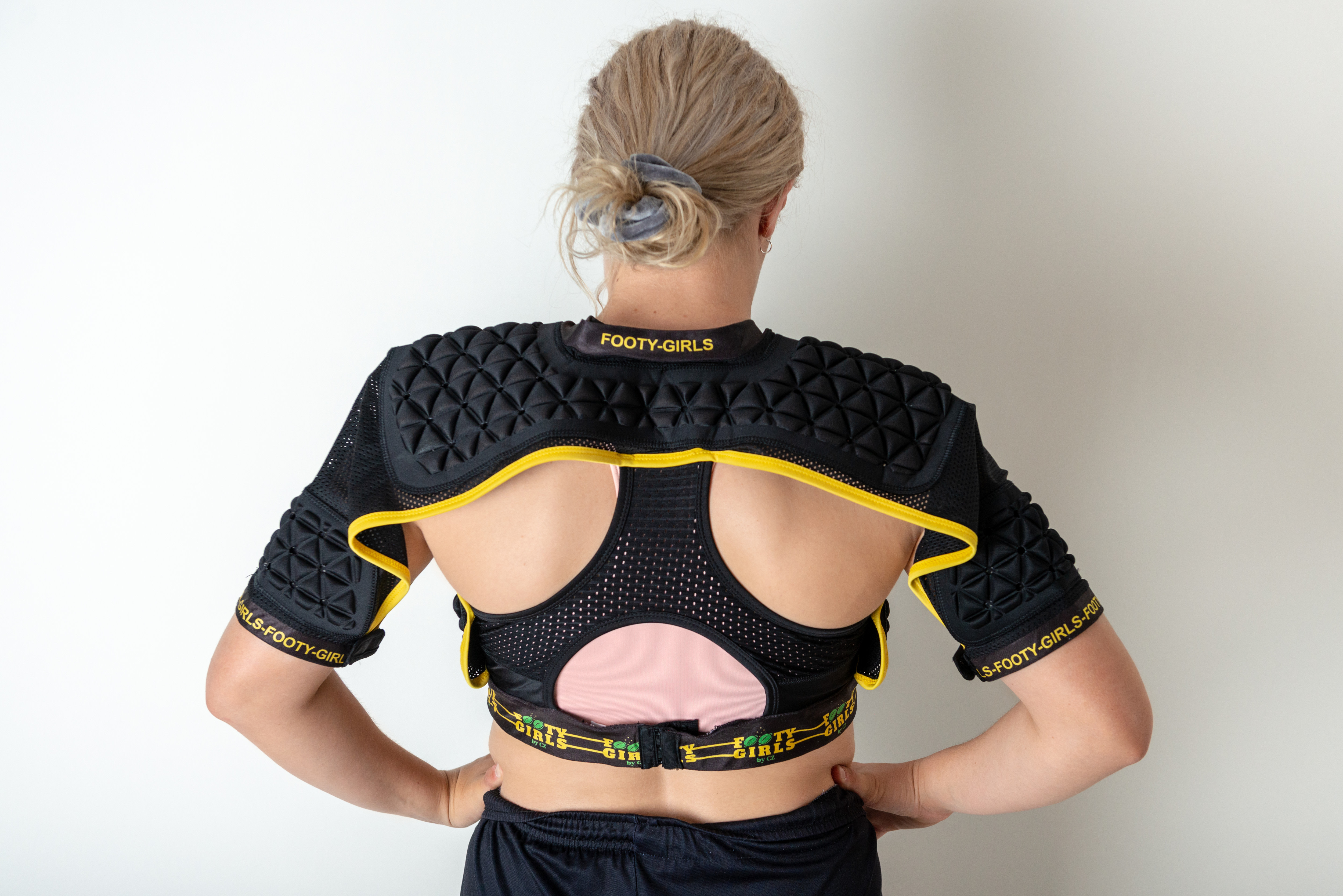 women-s-shoulder-pads-footy-girls